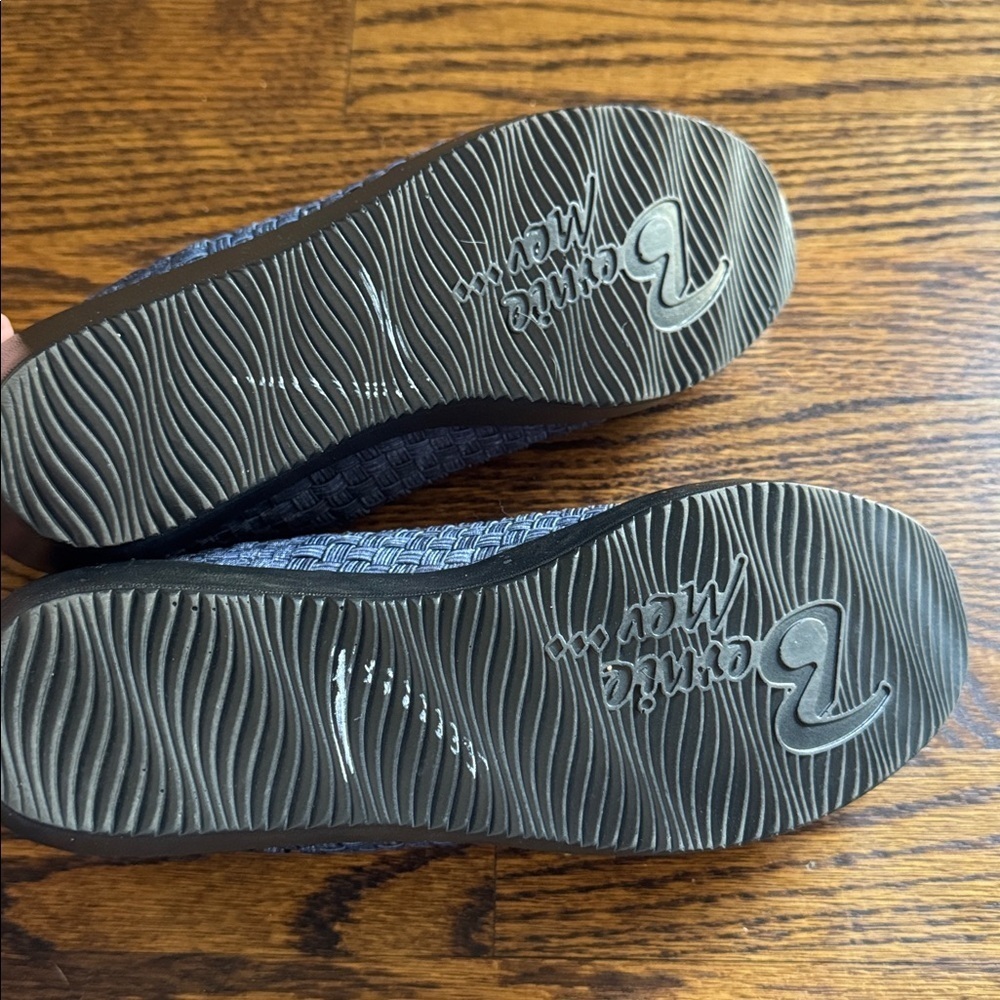 Bernie Mev navy denim tone woven elastic slip on wedge shoes. Size 39 (8). - Picture 6 of 6
